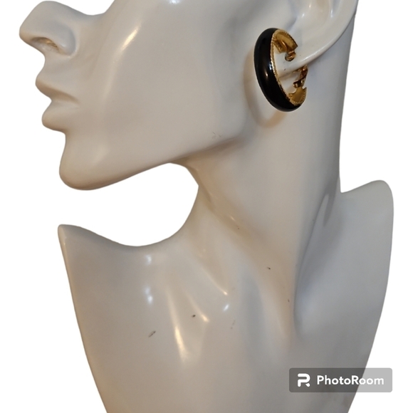 5/$25 VTG Black Enamel Clip-on Hoop Earrings - Picture 1 of 4